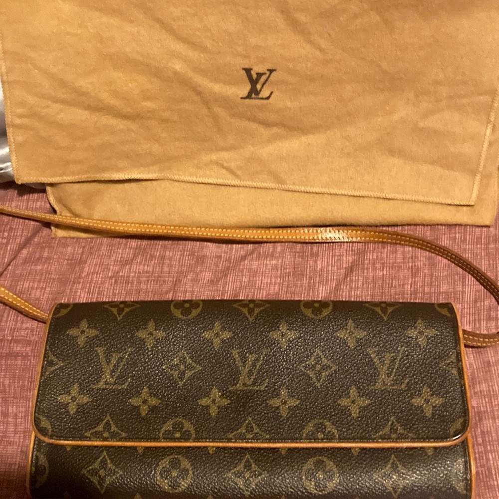 *💯AUTHENTIC LOUIS VUITTON TWIN POUCHETTE